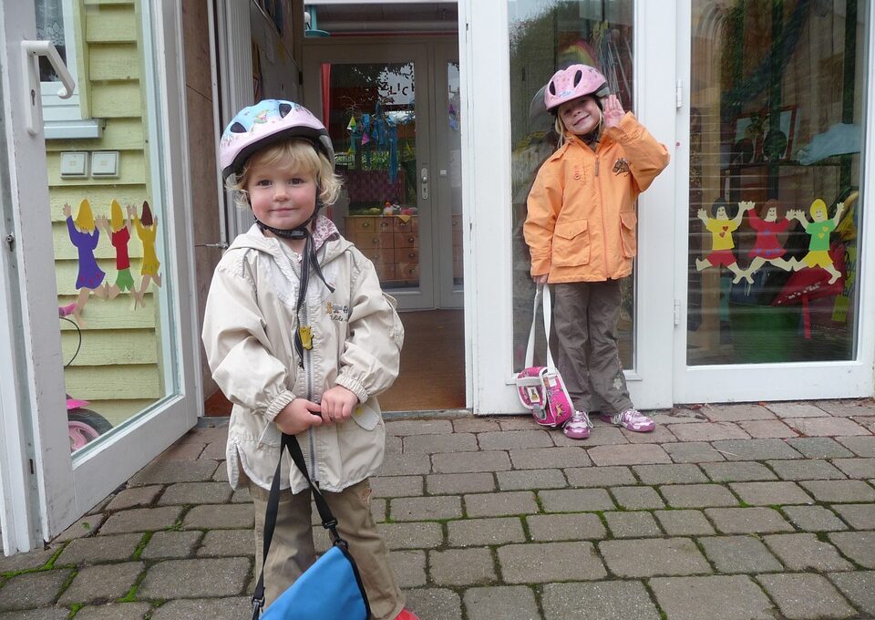 Children in front of school 