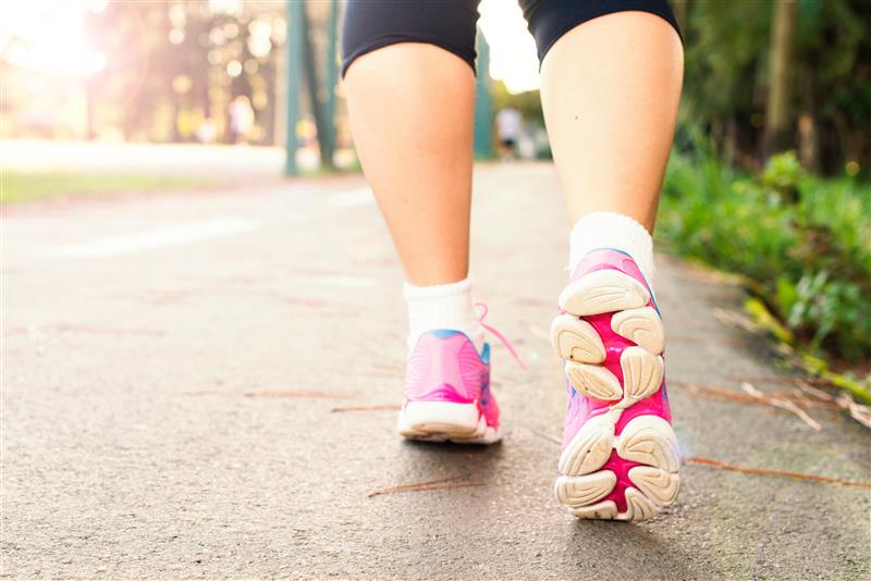 Picture of lady running in trainers