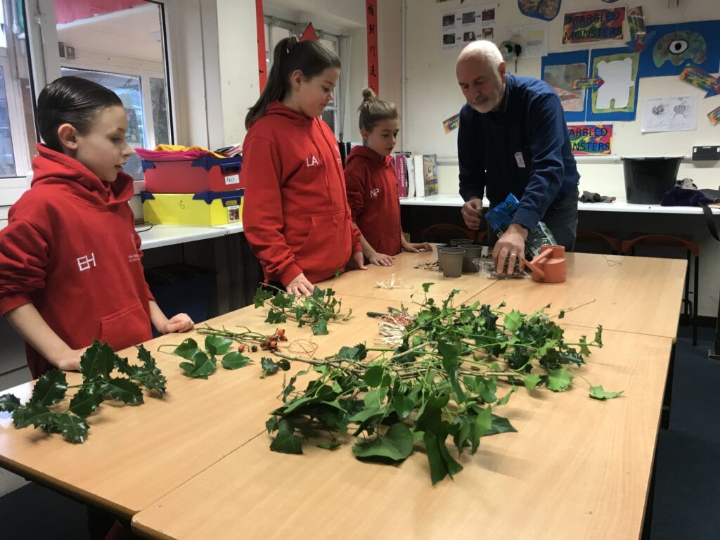 Mayor Philip Campagna making festive posies with Oakfield students